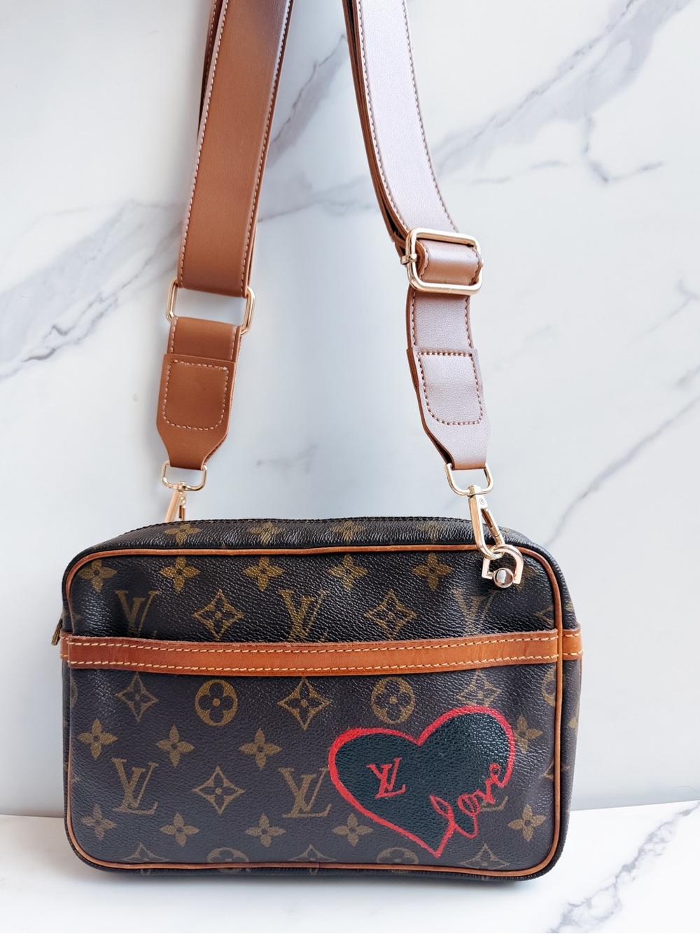 Louis Vuitton Brown Monogram painted Crossbody - Picture 4 of 15